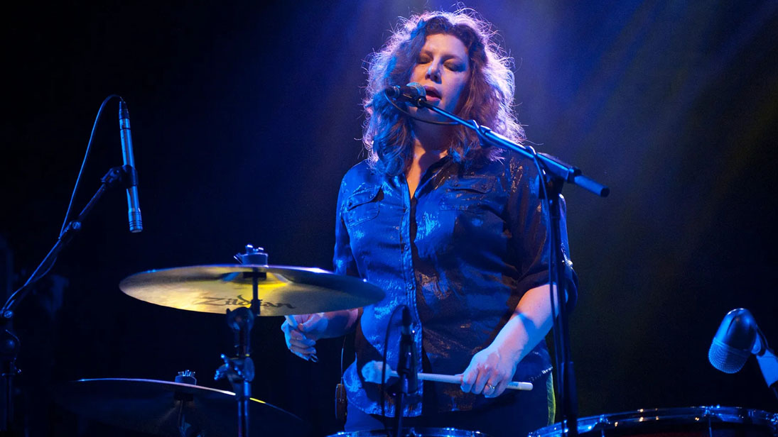 La Música revolucionaria no hace revoluciones. Por Guillermo Lorenzo · lescena.es/la-musica-revo…