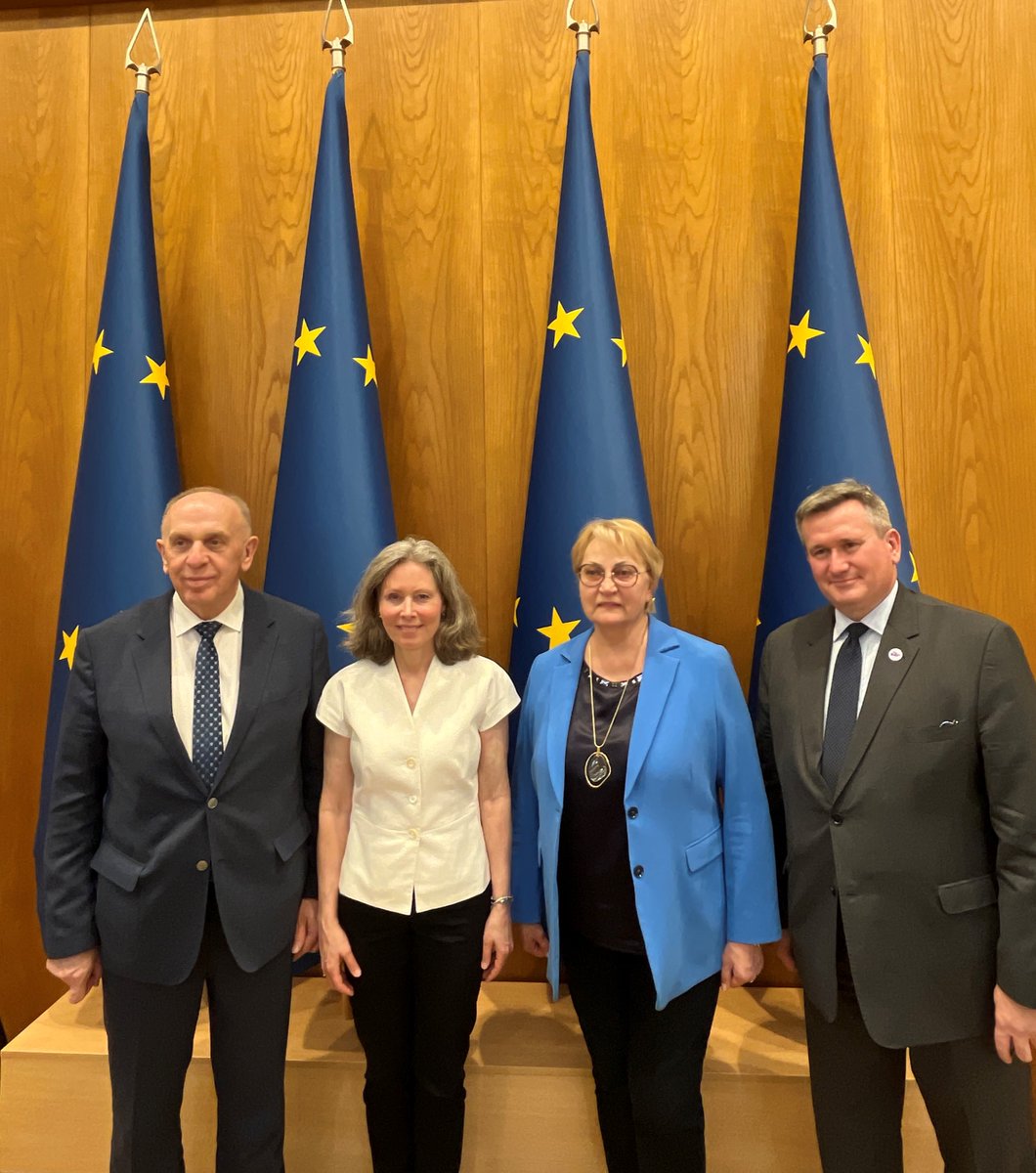 DKAMBinLT's tweet image. Let’s work towards a more secure, competitive and green Europe! Thank you @LTSeimasEU and @LTSeimasForeign for your interest in the priorities of the Danish 🇪🇺 Presidency. 🇩🇰 and 🇱🇹 share ambitions for the future of Europe. #eu2025dk Also thanks to the outgoing 🇵🇱 Presidency
