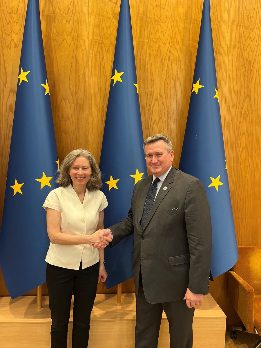 DKAMBinLT's tweet image. Let’s work towards a more secure, competitive and green Europe! Thank you @LTSeimasEU and @LTSeimasForeign for your interest in the priorities of the Danish 🇪🇺 Presidency. 🇩🇰 and 🇱🇹 share ambitions for the future of Europe. #eu2025dk Also thanks to the outgoing 🇵🇱 Presidency
