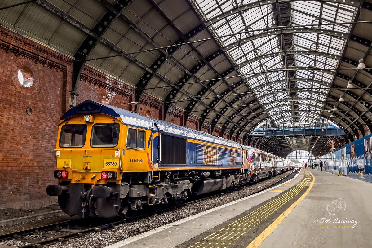 ASMRailPhotos's tweet image. 🖍️| 5Q15 0810 Darlington to Merchant Park Sidings

📣| @AvantiWestCoast @GBRailfreight 
🚂| Class 66730 ‘Whitemoor’ 
🚂| Class 807010
📍| Darlington
📆| 02/07/2025

#class807 #807010 #evero #avantiwestcoast