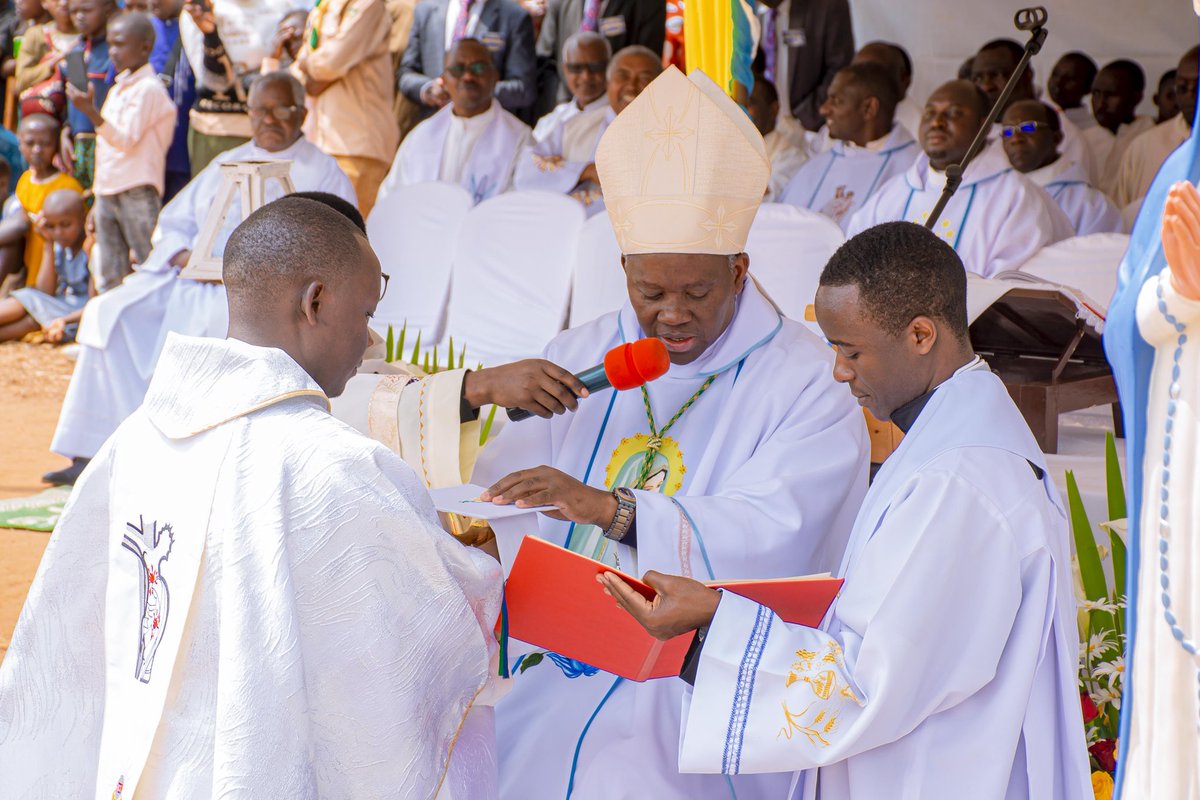 Byumba: Babiri bahawe #Ubusaseridoti/Ubupadiri.
radiomaria.rw/byumba-babiri-…