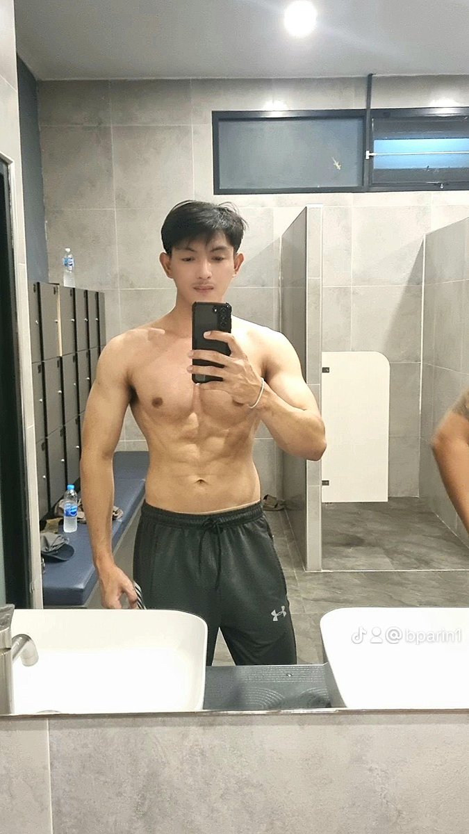 หยุดไปหลายวัน กล้ามหายหมดแล้วครับ วันนี้แวะมาถ่ายรูปกันหน่อยครับ😅😅