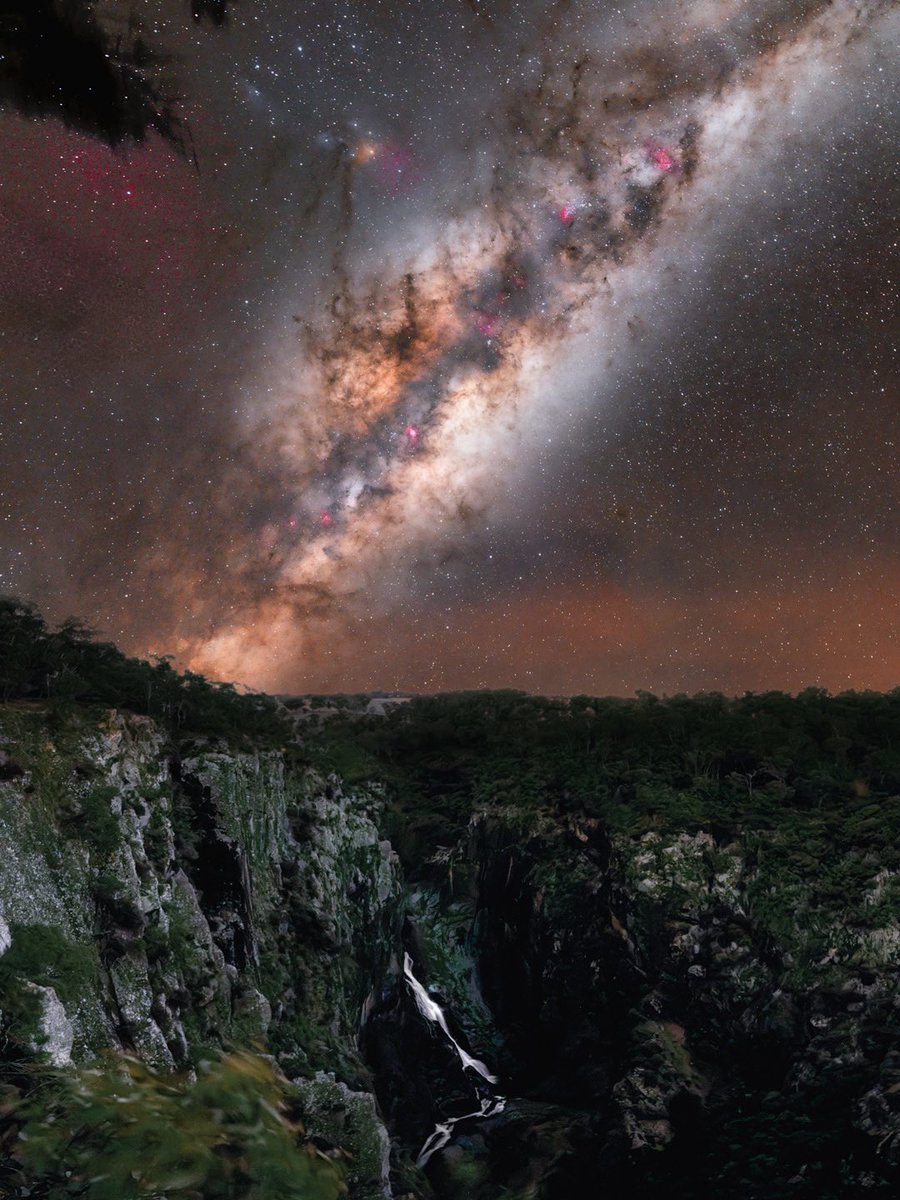 Haru_koala's tweet image. ãªãŒã¹ãã©ãªã¢ãOxley Wild Rivers National Parkã®æžè°·ããæã倩ã®å·ãBortle 1 (å
害ãŒã)ãã€ãæ°·ç¹äžè¿ãæŸãã æç©ºã¯ä»ãŸã§1çªç¶ºéºã ã£ããã¡ãªã¿ã«å°å¹³ç·ä»è¿ã«èŠãããªã¬ã³ãžè²ã¯å€§æ°å
ã§ãã
#倩ã®å·
#ææ¯åç
#MilkyWay