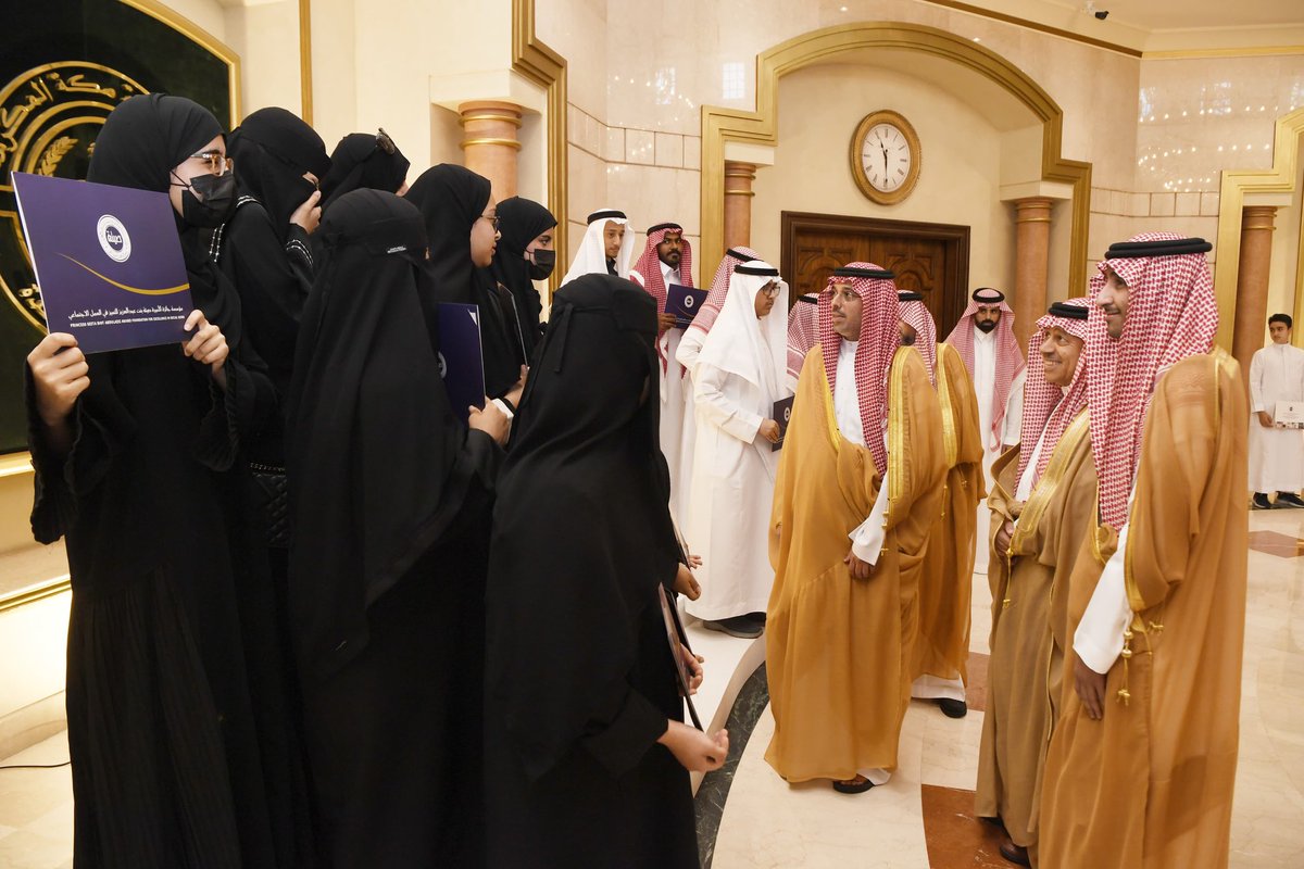 jedgovsa's tweet photo. الأمير #سعود_بن_جلوي محافظ جدة يُكرّم طلبة تعليم جدة الفائزين بجائزة "المواطنة المسؤولة "وبرنامج "صيتاثون"وتنظمها جائزة الأميرة صيتة بنت عبدالعزيز بحضور الأمير سلمان بن محمد عضو مجلس الأمناء ،وأمين عام الجائزة فهد المغلوث ، ومساعد مدير عام التعليم بالمحافظة للخدمات م. وسام حابس . https://t.co/yoNmtTGHN9