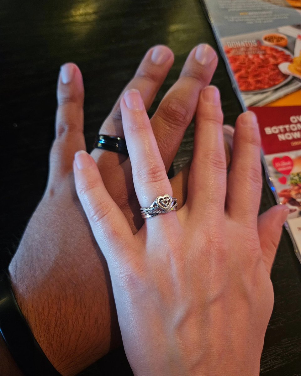 Happy 1 year marriage anniversary to my sweet otter-half <a href="/OtterlyNinja/">OtterlyNinja</a> 🦦💍💖