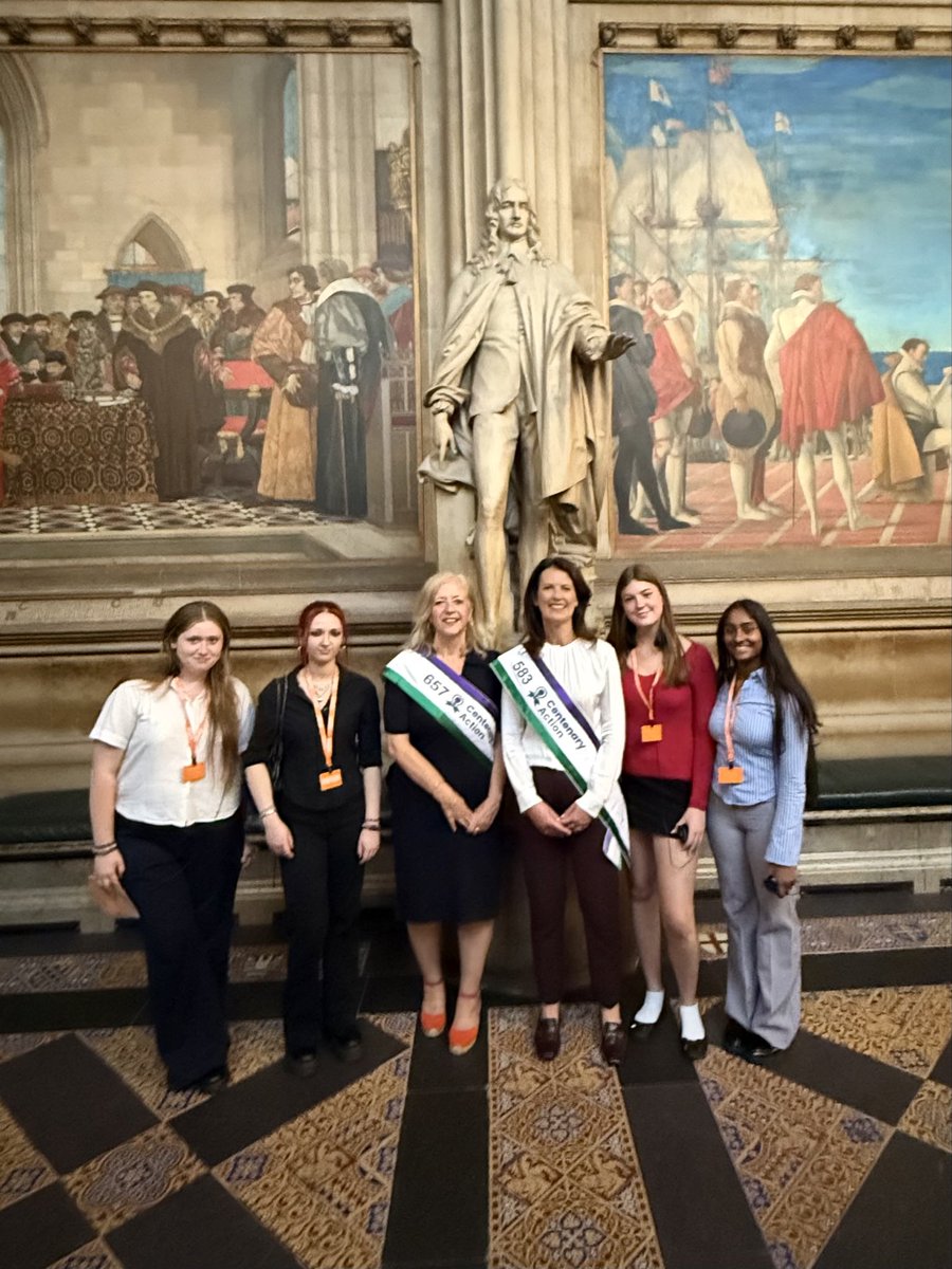 LizJarvisUK's tweet photo. 97 years today since women won the vote - great to meet female politics students in St Stephen’s Hall this morning, where suffragettes chained themselves to the statues in 1909. #WomenInPolitics https://t.co/HpTXcMK0yl