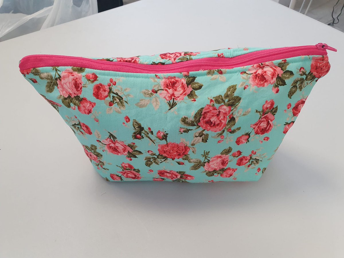 It's raining pouches! We have four Make and Mend programmes running concurrently at the moment. All participants have now perfected making sewing/make up bags/cosmetic pouches!
#kundakala #ethnicminoritywomen #makeandmend #kundakalacollective #employabilitysupport