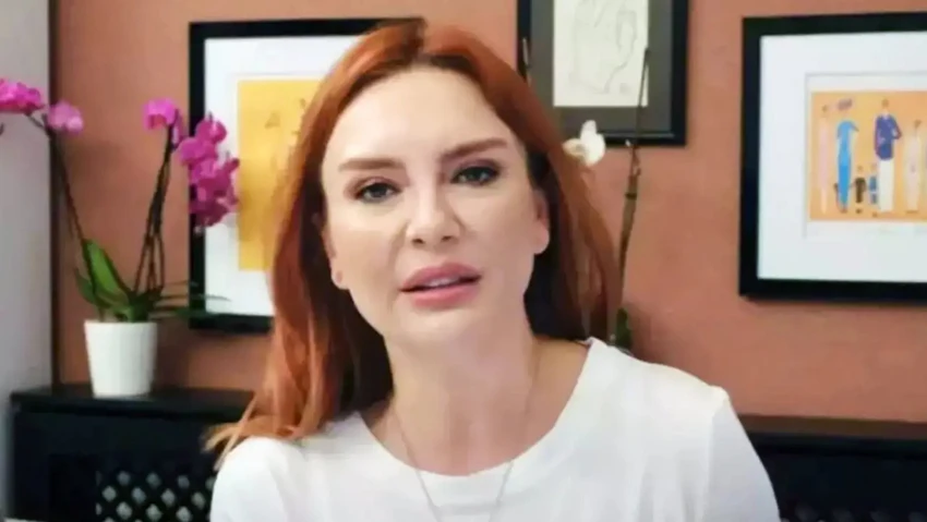 Bahar Feyzan adlı X kullanıcısı:

Kimse bu ülkede dindar olmak, Müslüman olmak zorunda değil. demiş

Seni zorlayan mı oldu? 
Ben bu ülkede kimseye zorla namaz kıl, oruç tut, başını ört diyeni görmedim ama, inancını yaşamak isteyene engel olan çok şereffsizi gördüm.