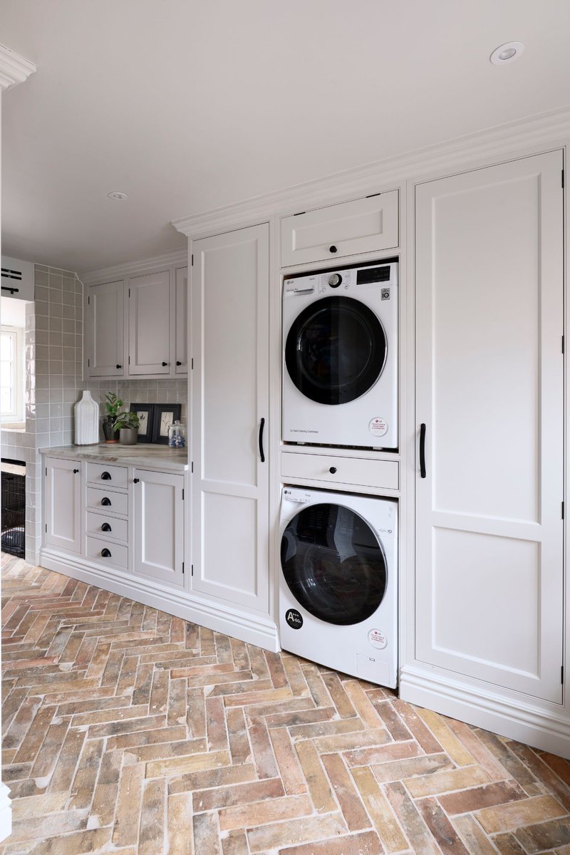 This week’s instalment of the Project of the Week series features a timeless family kitchen design by 2024 SBID Awards Finalist, Snug Kitchens.

Learn more about Snug Kitchens, Mulberry House: bit.ly/42lOior