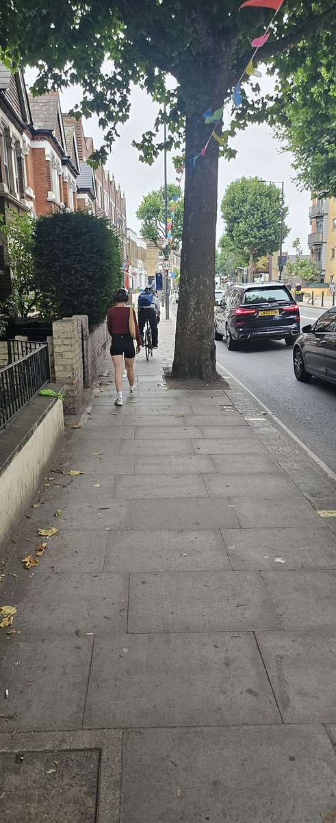 CameraTraffic's tweet image. Riding on the pavement is the new ‘control’ or ‘primary’ position for cyclists on Wandsworth Bridge Road aka A217. @LBHF @StephenCowan your nutty parklet/chicane scheme on a primary route into London doesn’t work and is a danger to all. @Heidi_Labour intervention order needed