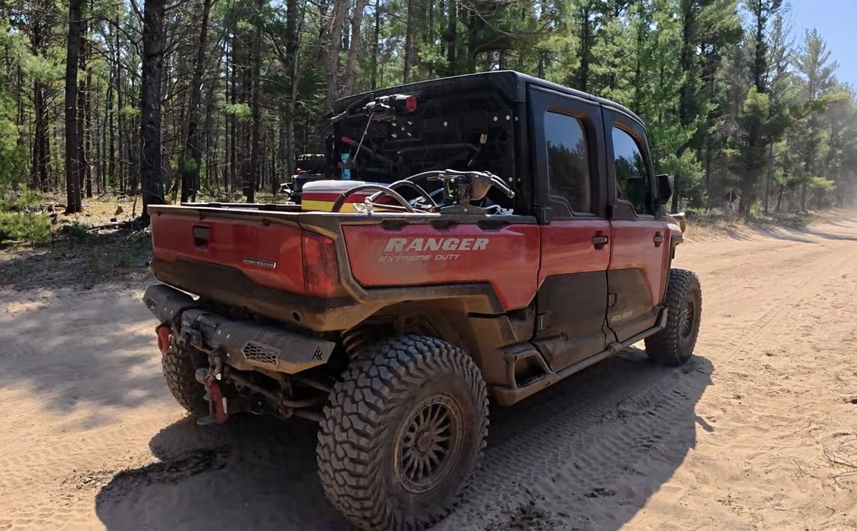 🙌 Huge shoutout to our awesome customer Dirt Dudes UTV for showing off our Thumper Fab Polaris Ranger 1500 XD rear bumper in action!

#ThumperFab #PolarisRanger1500XD #DirtDudesUTV #OffRoadArmor #TrailReady #BuiltForAdventure