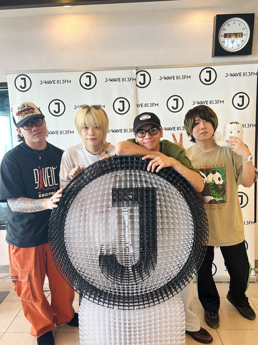 neguseofficial_'s tweet photo. 【レギュラーラジオ🎙️】

J-WAVE『THE KINGS PLACE』
(25:00〜26:00)
@THEKINGSPLACE 

本日より水曜ナビゲーターを
ねぐせ。が担当させて頂きます！

今夜は初回放送！是非リアタイで聴いて
#kp813 をつけてつぶやいてください🗣️

 #jwave https://t.co/aLnU3au97L