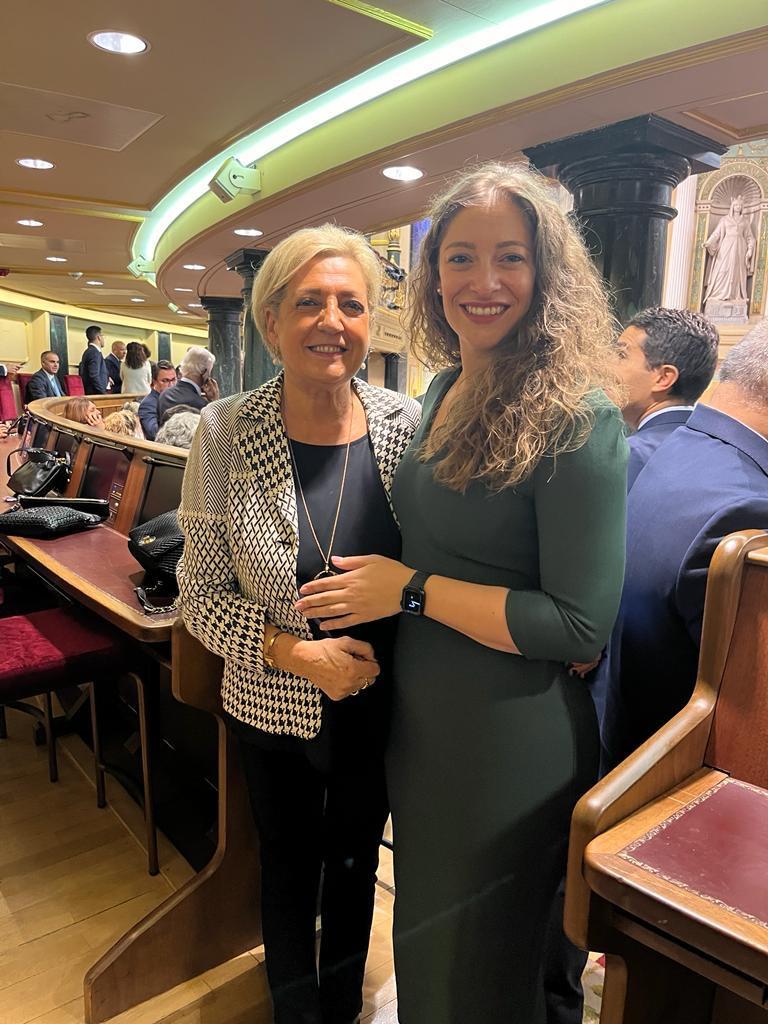 Paloma Sanz 🇪🇦 (@paloma_ppsg) on Twitter photo 👏🌟 ¡Enhorabuena, <a href="/EsterMunoz85/">ESTER MUÑOZ</a>!
Como amiga y compañera, me llena de orgullo verte convertida en la nueva portavoz de <a href="/GPPopular/">Grupo Popular Congreso</a>
Tu talento, tu voz comprometida y esa fuerza leonesa que te caracteriza nos inspiran.
¡A por todas en esta nueva etapa! 💪🇪🇸 👏🌟 ¡Enhorabuena, <a href="/EsterMunoz85/">ESTER MUÑOZ</a>!
Como amiga y compañera, me llena de orgullo verte convertida en la nueva portavoz de <a href="/GPPopular/">Grupo Popular Congreso</a>
Tu talento, tu voz comprometida y esa fuerza leonesa que te caracteriza nos inspiran.
¡A por todas en esta nueva etapa! 💪🇪🇸