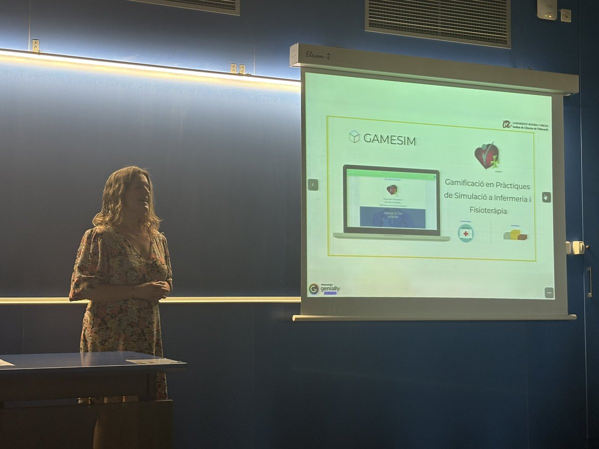 Comunicación del proyecto Gamesim hoy en las jornadas de innovación docente 👏🏻👏🏻