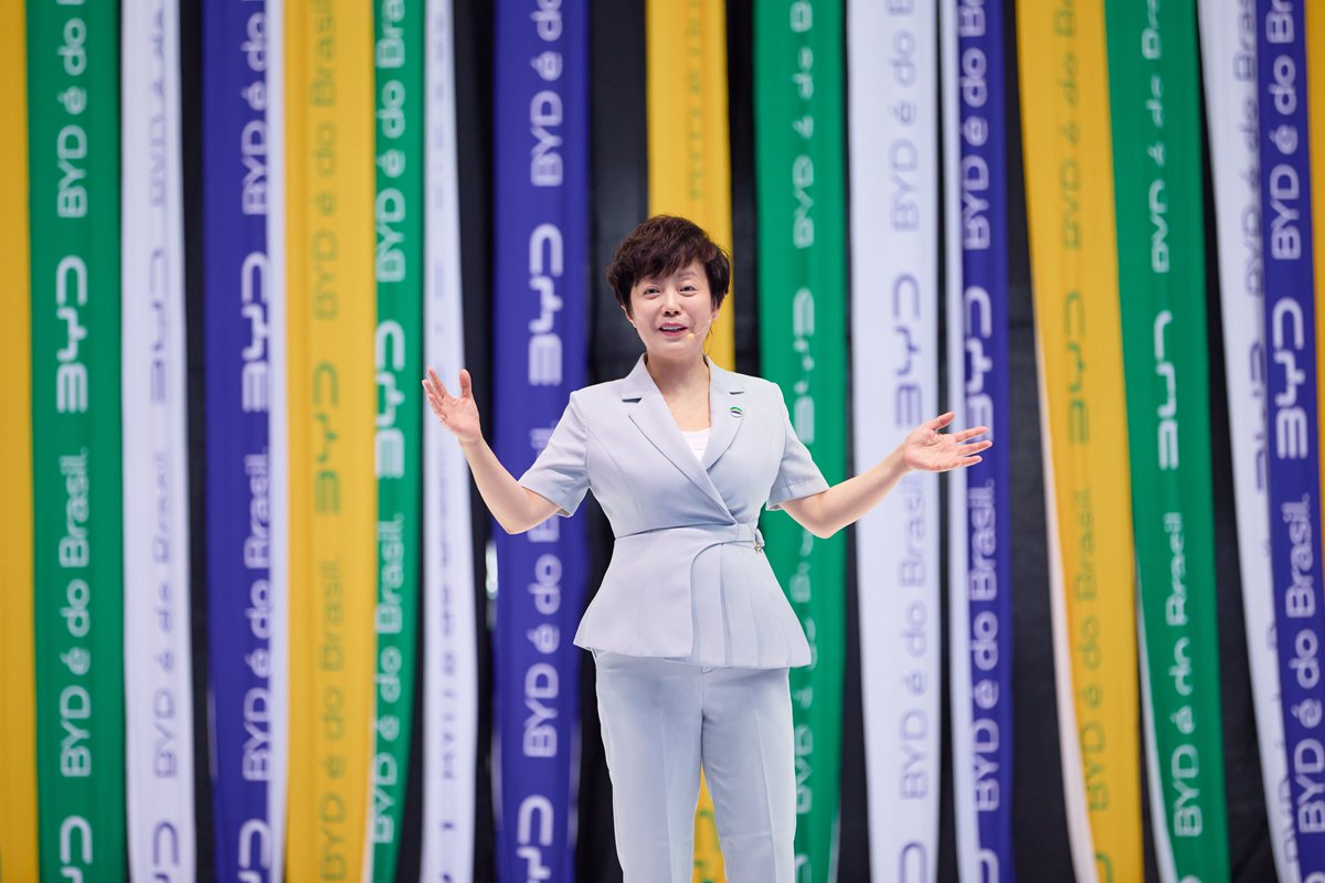 BYDGlobal's tweet image. The first vehicle produced by the BYD&apos;s Camaçari factory in Brazil,  BYD DOLPHIN MINI, has rolled off.

This next-generation facility combines innovative technology with Brazilian talent to deliver affordable, modern EVs, advancing sustainable transportation in Latin America.…