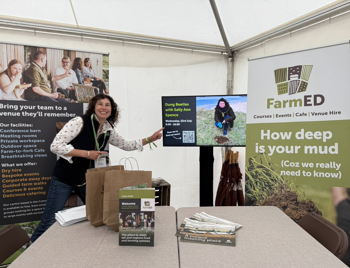 Day 1 <a href="/Groundswellaguk/">Groundswell</a> &amp; it’s great to see #DungBeetles are in force already at <a href="/RealFarmED/">FarmED</a>!!
🐑🐄💩👍 

join our workshop Wed 23rd July farm-ed.co.uk/events/162/dun…
<a href="/DungBeetleFarms/">Dung Beetles for Farmers</a>