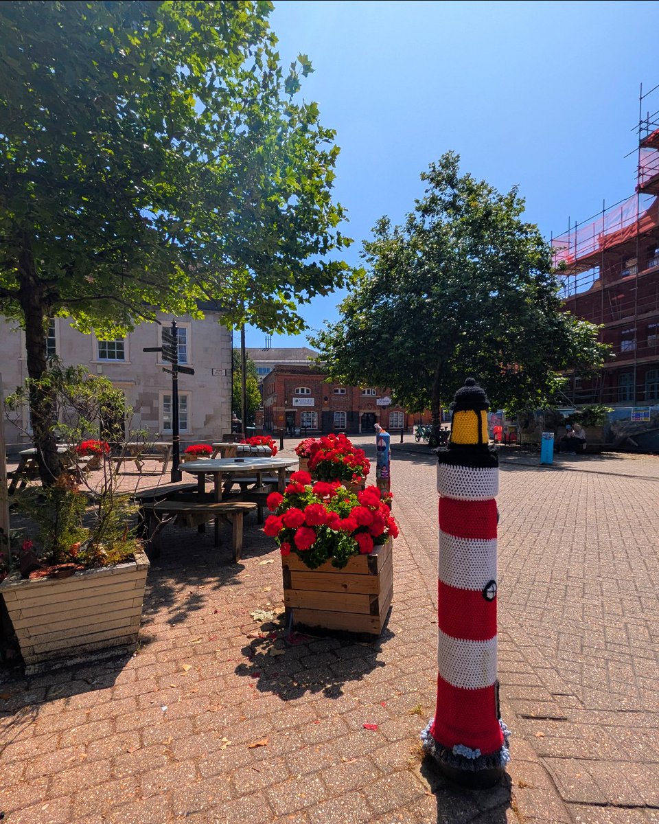 Visit__Weymouth's tweet photo. ๐ Hope Square, Weymouth - it looks like the local knitting groups have been out again! We love this beautiful and vibrant area of the town. Not far from the harbour, it is such a wonderful spot to explore and pause for refreshments.
#WeymouthDorset #HopeSquare #VisitWeymouth https://t.co/Lym8B4KwdB