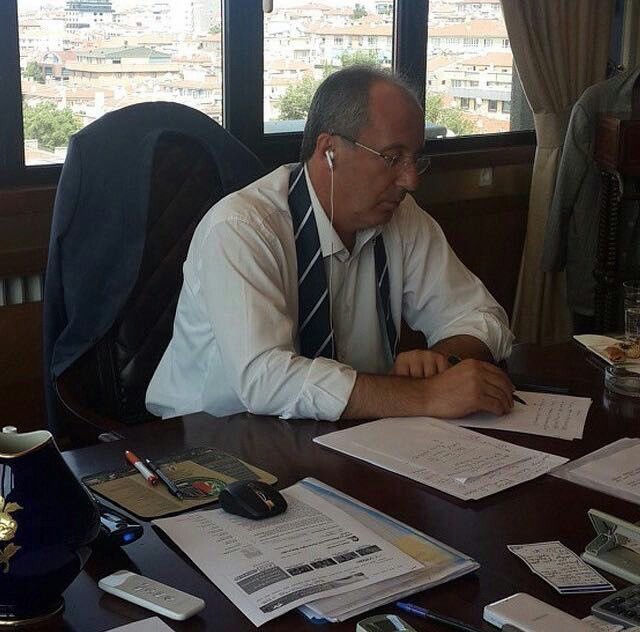 Dünyanın en kırıcı mesajını aldıktan sonra Spotifyı açıp ders çalışma işi