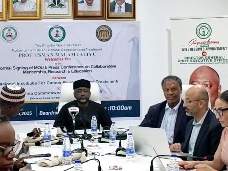 𝗙𝗚 𝗶𝗻𝘁𝗲𝗻𝘀𝗶𝗳𝗶𝗲𝘀 𝗰𝗮𝗻𝗰𝗲𝗿 𝗳𝗶𝗴𝗵𝘁, 𝘀𝗲𝗮𝗹𝘀 𝗽𝗮𝗰𝘁 𝘄𝗶𝘁𝗵 𝗔𝗺𝗲𝗿𝗶𝗰𝗮𝗻 𝘁𝗼𝗽 𝗰𝗮𝗻𝗰𝗲𝗿 𝗰𝗲𝗻𝘁𝗿𝗲

The Federal Government of Nigeria, through the <a href="/National/">Catalonia International News</a> Institute for Cancer Research and Treatment (NICRAT), on Tuesday signed a landmark