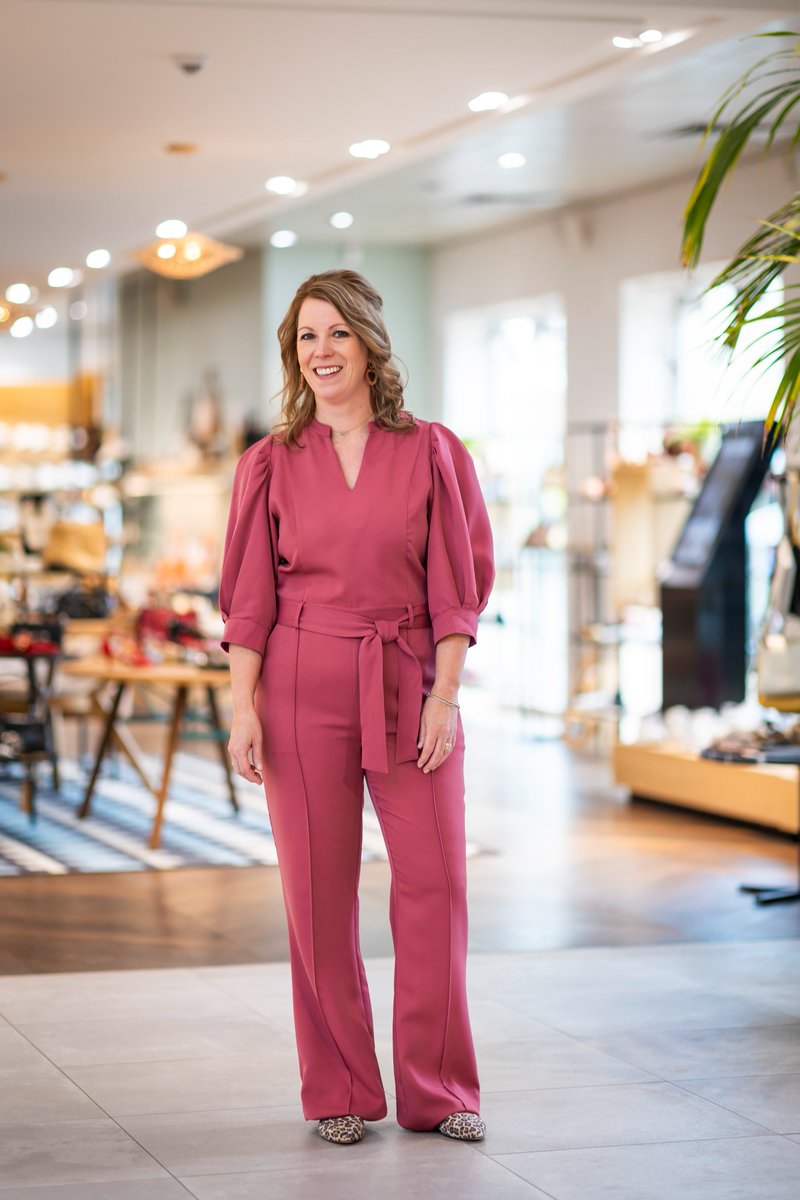 In de rubriek 'De Stijl Van' kleden de Fashion Guides van modezaak Jansen-Noy een ondernemer uit de regio Noord-Limburg. Ditmaal was Rachel Beterams van ARCH effect aan de beurt.

Check het artikel en de outfits via lnkd.in/efnGHphE