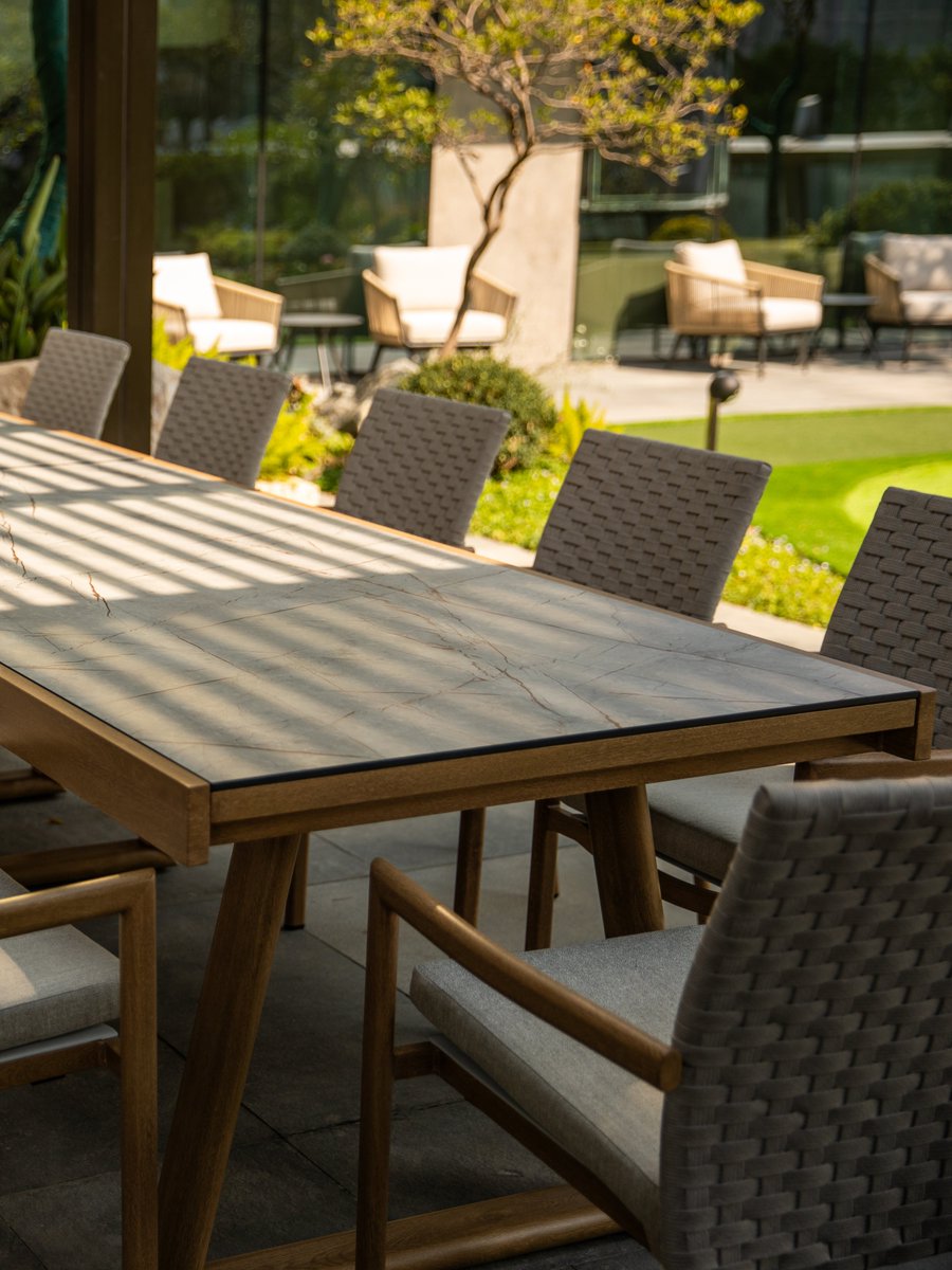 CoutureJardin's tweet image. Elevate your outdoor moments with a LOUNGE dining set that reflects both purpose and beauty.

#LiveOutdoors #StatementDesign #CoutureJardin #OutdoorFurniture #LOUNGEcollection