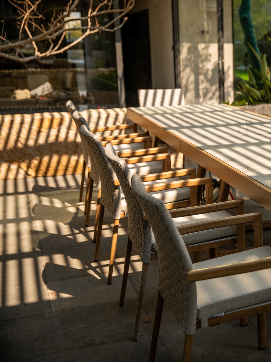 CoutureJardin's tweet image. Elevate your outdoor moments with a LOUNGE dining set that reflects both purpose and beauty.

#LiveOutdoors #StatementDesign #CoutureJardin #OutdoorFurniture #LOUNGEcollection