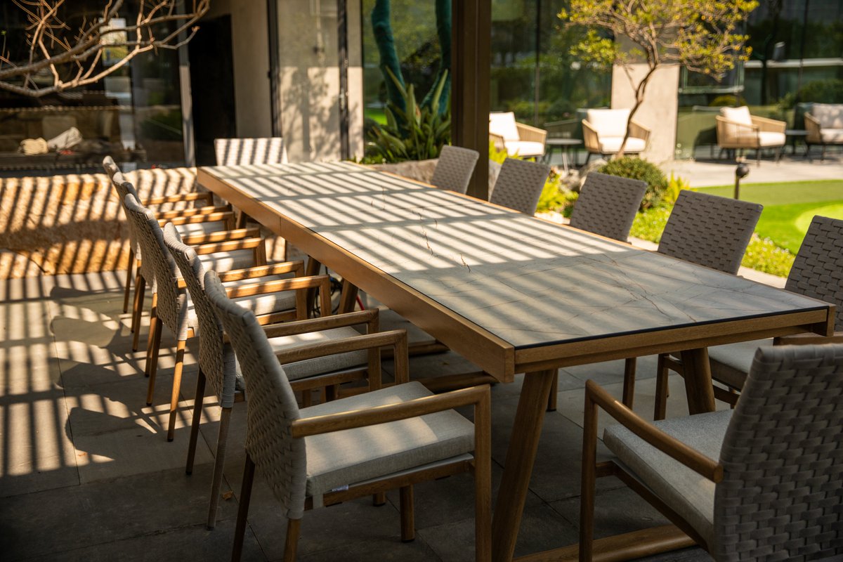 CoutureJardin's tweet image. Elevate your outdoor moments with a LOUNGE dining set that reflects both purpose and beauty.

#LiveOutdoors #StatementDesign #CoutureJardin #OutdoorFurniture #LOUNGEcollection