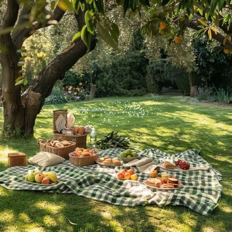 spideysome's tweet photo. You’re having a picnic with your friends — Marvel version (a thread 🧵) https://t.co/oPFKaahQBo