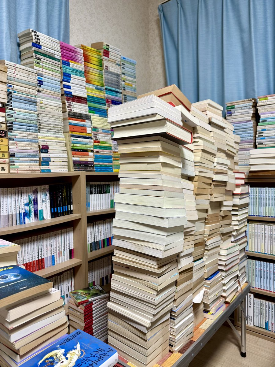 VZlHaHj18EPuhct's tweet photo. 6月に購入した本です
これから各所各部署に配置されます📚

床に置くと積み本となりますがイスに置くことで整理整頓のための準備感がでるのでおすすめです✨ https://t.co/wtA4DPugEi