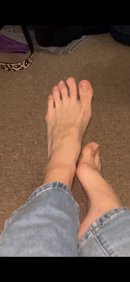 LunaMoonFeet's tweet photo. Doesn't this make you want to lick my feet 🦶 👅🦶💸💕#feet #feetworshi̇p #findomdom #findomgoddes #toes #arches #toeslover #feetlover https://t.co/QgdyiDwhAc