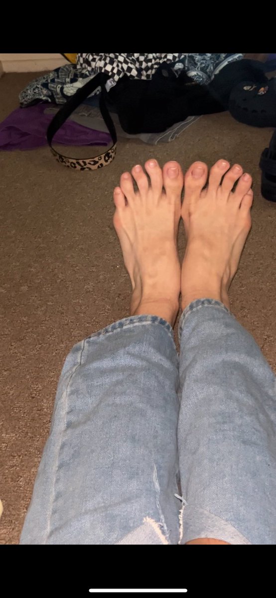 LunaMoonFeet's tweet photo. Doesn't this make you want to lick my feet 🦶 👅🦶💸💕#feet #feetworshi̇p #findomdom #findomgoddes #toes #arches #toeslover #feetlover https://t.co/QgdyiDwhAc