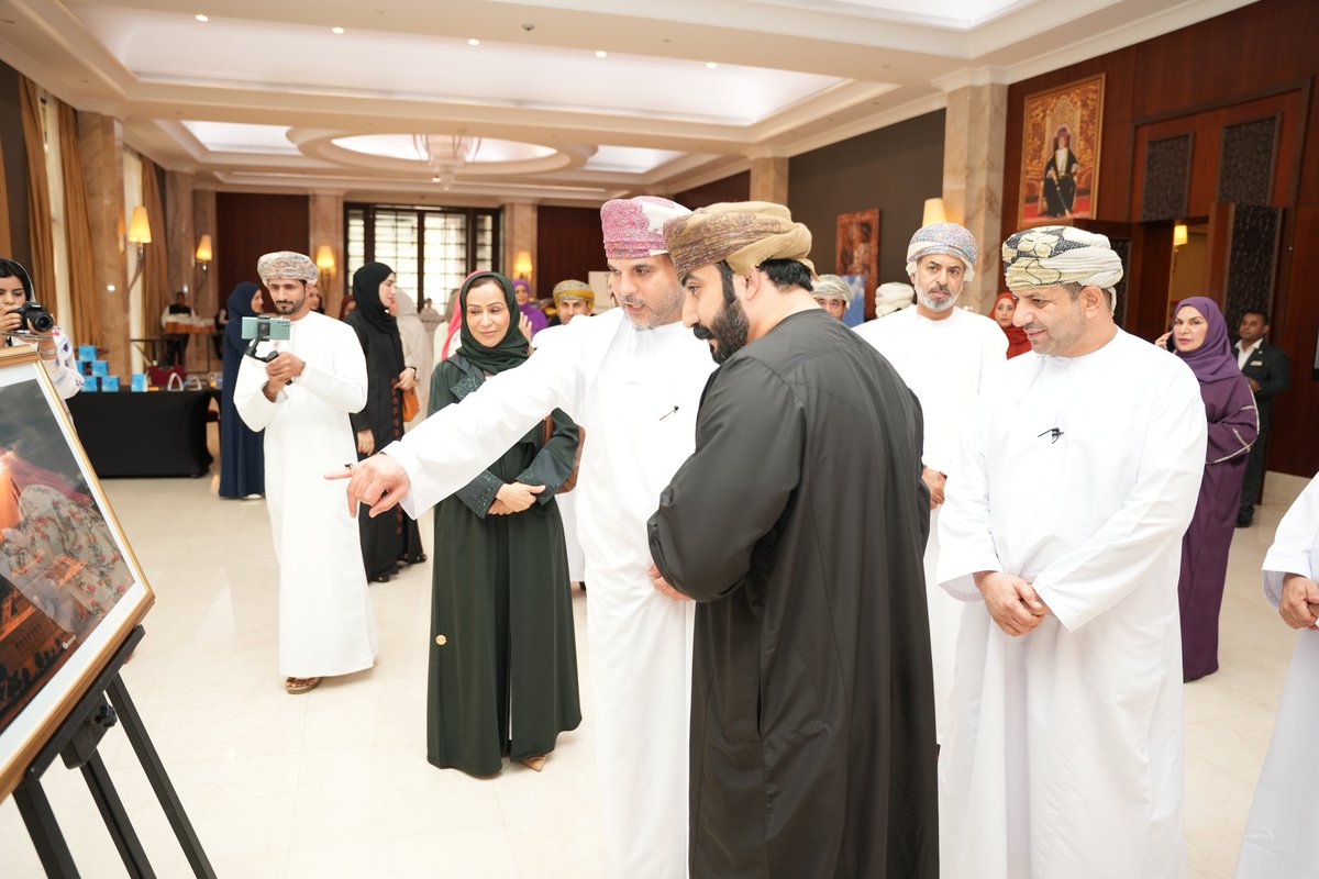 EduGovMct's tweet photo. #تعليمية_مسقط
على مدى يومين افتُتح  بفندق شيراتون عُمان (قاعة عمان) معرض أكتشف العالم، وذلك تحت رعاية الفاضل سيف بن سعيد الخروصي المدير العام للشؤون الإدارية بالوزارة  وبحضور الفاضل الدكتور علي بن سالم الشكيلي المدير العام ومديري العموم المساعدين.
#فعاليات_تعليمية_مسقط https://t.co/zmVTQKtQ3t