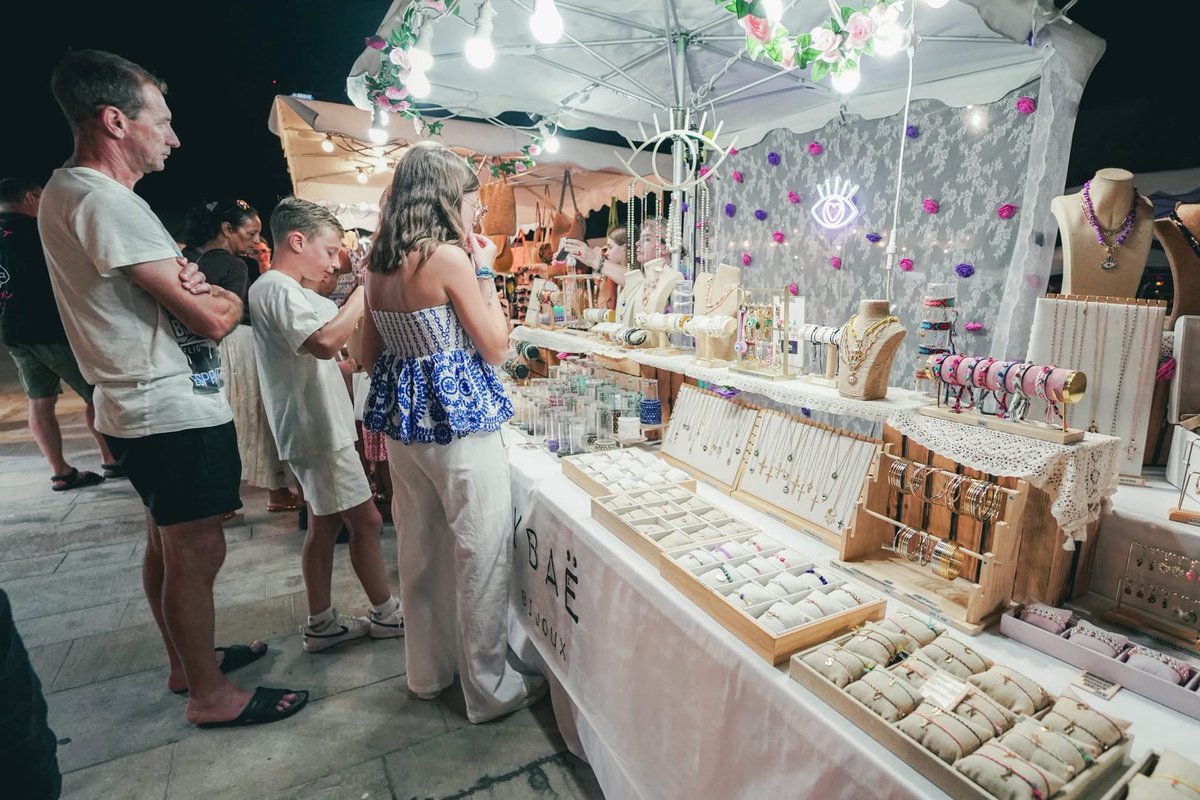 🌙 Ce soir, les Nocturnes Cannoises vous attendent à La Bocca !
📍 Place du marché
🕖 19h–minuit
🎟️ Gratuit
🎉 Ambiance, artisanat et balades sous les étoiles 🌟
📆 Tous les mercredis jusqu’au 28 août
🤝 En partenariat avec l’ABECCO