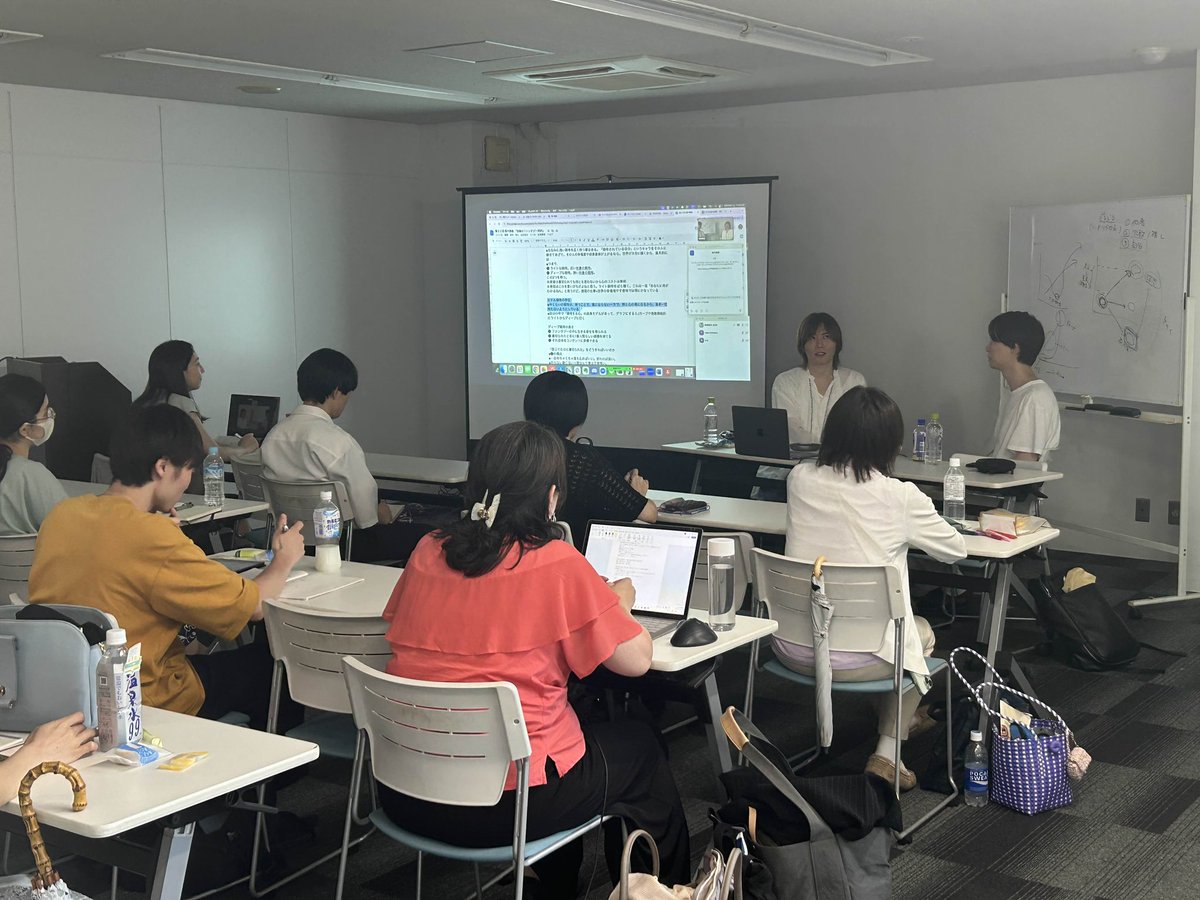 先日行われた、前田裕二塾長の集中講義。
テーマは、「信頼のファンタジー契約」📝

リアル参加された皆さん
ご参加ありがとうございました!!💫
早速、ファンタジー契約結ばれましたか？👀

詳しく聴きたい方
メモ魔塾基礎科のアーカイブで視聴可能です!!👇🏻
community.camp-fire.jp/projects/view/…
#メモ魔塾
<a href="/UGMD/">前田裕二 / SHOWROOM📜</a>