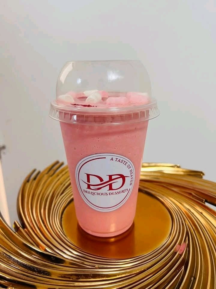 KasiEconomy's tweet photo. Her name is  𝗗𝗶𝗽𝘂𝗼 𝗠𝗮𝗸𝗮𝗽𝗮𝗻𝗲(28), founder of Deelicious Desserts🍨🍒 & also a teacher by profession, this sweet spot is based in 𝗣𝗵𝗼𝗸𝗼𝗮𝗻𝗲 𝗠𝗮𝗶𝗻 𝗥𝗼𝗮𝗱, right next to 𝗭𝗲𝗿𝗼 𝗧𝗼𝗹𝗲𝗿𝗮𝗻𝗰𝗲 𝗶𝗻 𝗣𝗵𝗼𝗸𝗼𝗮𝗻𝗲, 𝗟𝗜𝗠𝗣𝗢𝗣𝗢. 🍰🍦

 𝗧𝗵𝗲𝘆 𝗼𝗳𝗳𝗲𝗿:
- Private school ice creams 🍨
- Milkshakes 🥤
- Waffles 🧇
- Cakes 🎂
- Popcorn 🍿
- Mocktails 🍹
- Burgers 🍔 & more!

@𝐃𝐞𝐞𝐥𝐢𝐜𝐢𝐨𝐮𝐬 𝐃𝐞𝐬𝐬𝐞𝐫𝐭𝐬 is all about making dreams come true—“It all started with a bold move and a plan.”🌟

Young and bossed up!💪🏾

Because, African child, it's possible! ✊🏾