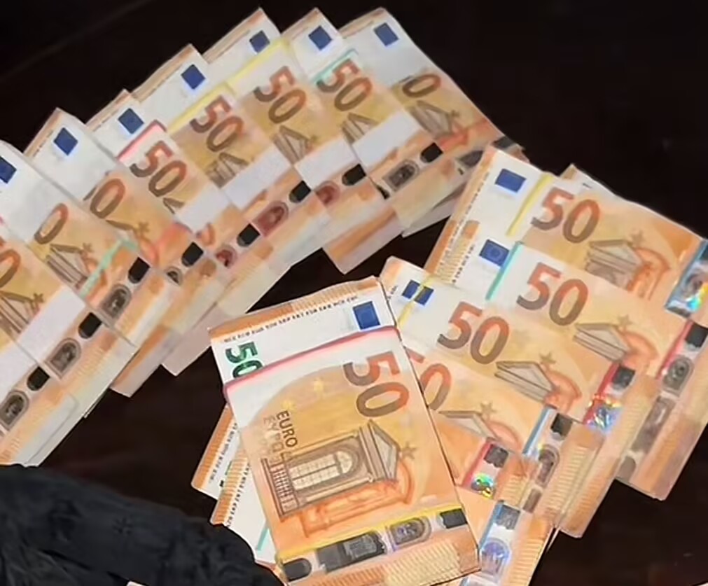 Brauchen Sie Geld, bitte beachten Sie mich.