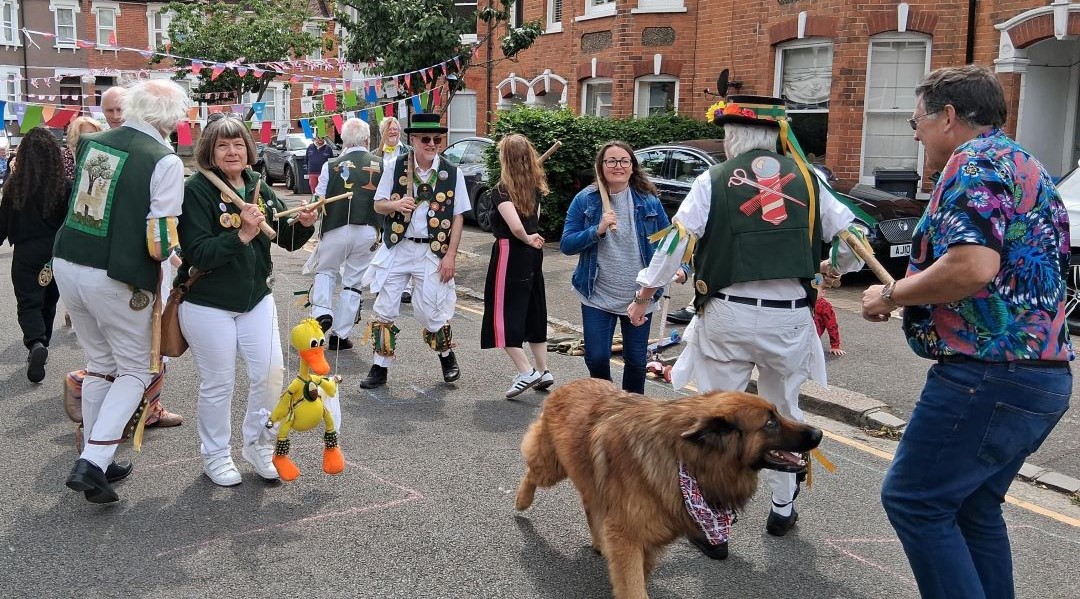 Find out how Mimi, a <a href="/coopuk/">Co-op</a> Member Activator, helped to bring her community together to share food, connect locally and celebrate our partnership with The Big Lunch: coop.co.uk/blog/communiti…