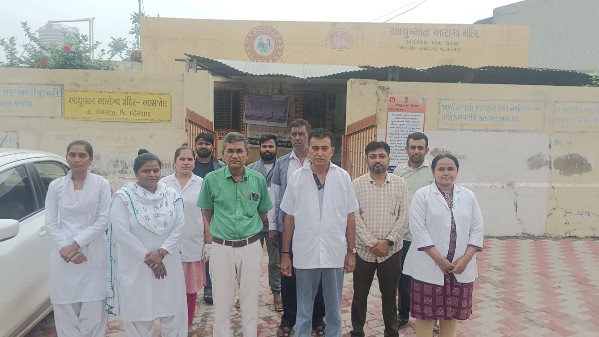 CDHOMeh's tweet photo. બેચરાજી તાલુકાના પ્રા.આ.કે.આસજોલ ની મુખ્ય જીલ્લા આરોગ્ય અધિકારી સાહેબશ્રી ની મુલાકાત દરમ્યાન હાજર સ્ટાફને જરૂરી માર્ગદર્શન અને સૂચનો આપેલ તેમજ મમતા સેશનની મુલાકાત લઈ સબંધિત સ્ટાફને જરૂરી માર્ગદર્શન અને સૂચનો કરેલ. #fildvisit #supervisionandmonitoring @CollectorMeh @ddo_mehsana https://t.co/9VIEZlUrlW