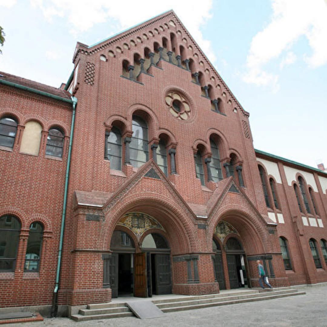 europeanrabbis's tweet image. Germany’s largest synagogue, the Rykestrasse Synagogue 🇩🇪🕍, was inaugurated in 1904 and miraculously survived Kristallnacht.
Today, it remains a vibrant center for Jewish prayer, community, and revival—a powerful symbol of resilience and continuity in Europe.