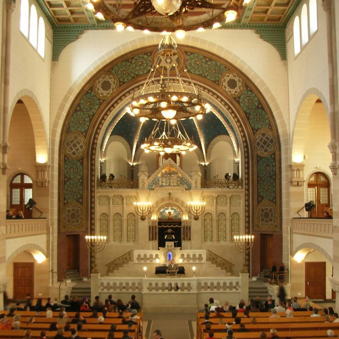 europeanrabbis's tweet image. Germany’s largest synagogue, the Rykestrasse Synagogue 🇩🇪🕍, was inaugurated in 1904 and miraculously survived Kristallnacht.
Today, it remains a vibrant center for Jewish prayer, community, and revival—a powerful symbol of resilience and continuity in Europe.