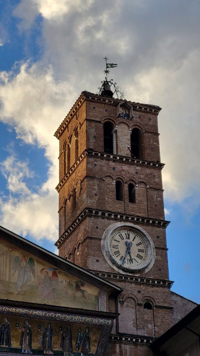 romamedieval's tweet image. Campanario románico de la basílica de Santa Maria in Trastevere
🧡 Roma