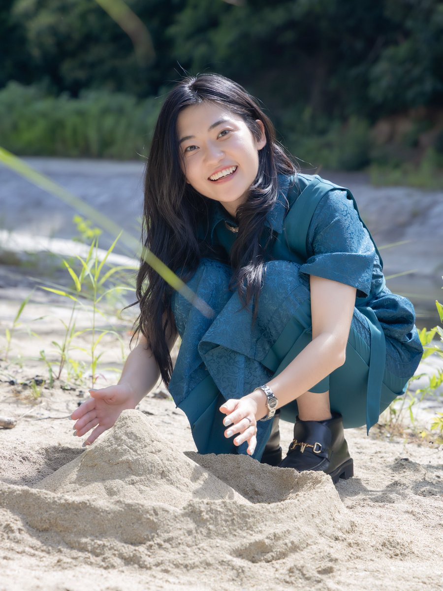 respect_creater's tweet photo. もう既に真夏の暑さですね
７月も宜しくお願いします

河内長野、川も流れていて川遊びしている人もいました
準備してなかったので入水しませんでしたが濡れ撮影もできそうです
写真は河原で砂遊び中の葵さん

#portrait #ポートレート 
#ファインダー越しの私の世界 https://t.co/jePkPWhpQx