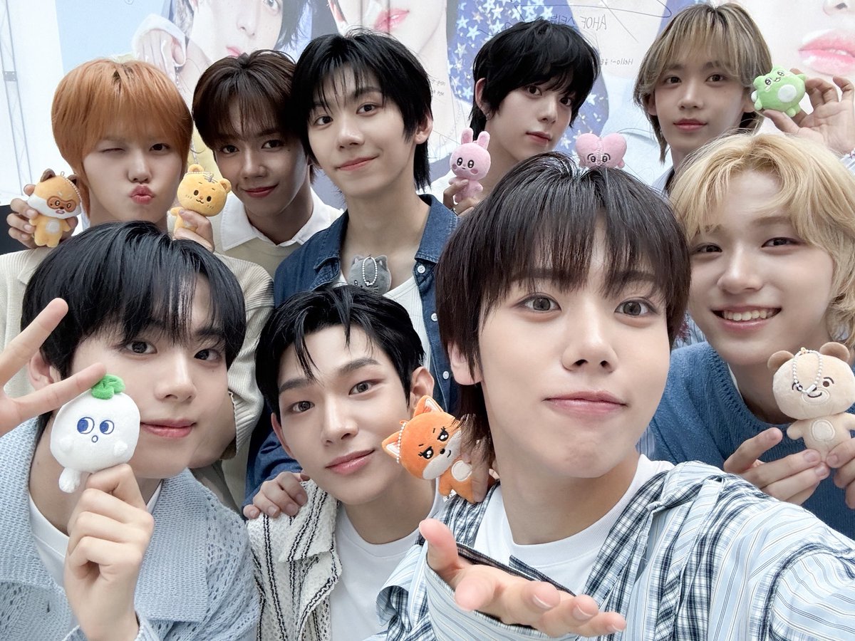 AHOF_official's tweet image. [📸] #POPUPSTORE #250702

큰 아홉 9️⃣ 작은 아홉 9️⃣ 보러 같이 갈래 🏃

🖇 instagram.com/reel/DLme8PBTp…

#AHOF #아홉
#WHOWEARE