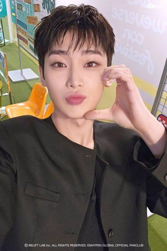 sunnyboo____'s tweet image. gwsh minta cium gt y #pengen #yaallah #manusiakuattahangodaan