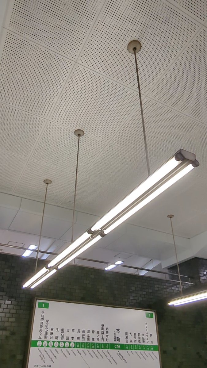 108_j_dragon's tweet photo. 18時の照明器具は蛍光灯器具です💡
#電気 #あかりの日 #lighting #lightingfactory https://t.co/9iwRQJR4iL