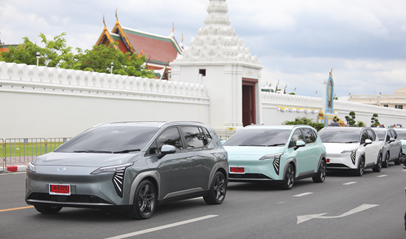 GAC_MOTOR's tweet photo. On June 27, GAC officially held a delivery ceremony for the first batch of 100 #AIONYPlus ride-hailing vehicles, with a 2,000-unit delivery plan announced alongside, marking a significant milestone in Thailand’s ride-hailing industry development, with the presence of distinguished guests. Aligned with Thailand’s “2050 Carbon Neutral” and “EV30@30” strategies, GAC empowers the creation of a green, smart, and comfortable transportation environment in Thailand. @AION_TH
#GAC #AIONYPlus #Thailand #WhereCraftMeetsTechnology
