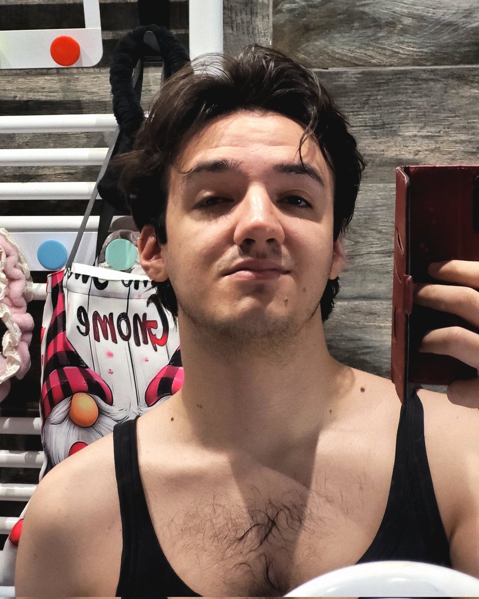 Parker_Luck394's tweet photo. I've only had 3 or 4 hours of sleep, and I feel like you can tell, but still:

#RandomSelfies https://t.co/gzKZNkTjtP