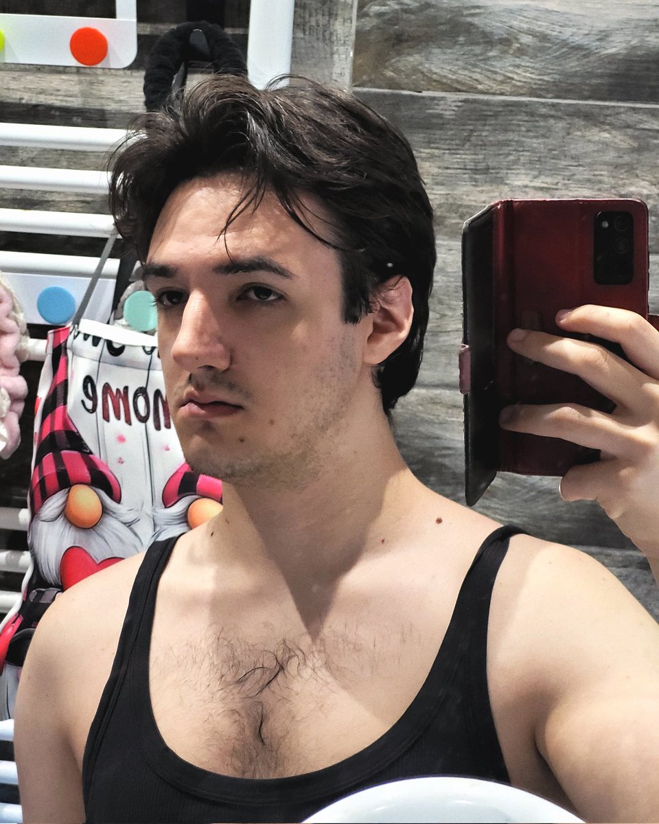 Parker_Luck394's tweet photo. I've only had 3 or 4 hours of sleep, and I feel like you can tell, but still:

#RandomSelfies https://t.co/gzKZNkTjtP