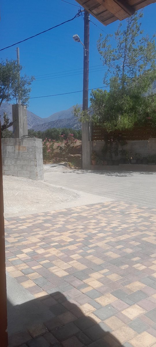 WC1Robert's tweet image. View from our current front door.
Off to Tholos beach 10 min up the rd. then to look at a piece of land that's for sale.
Be Lucky cabbies, fill them coffers.