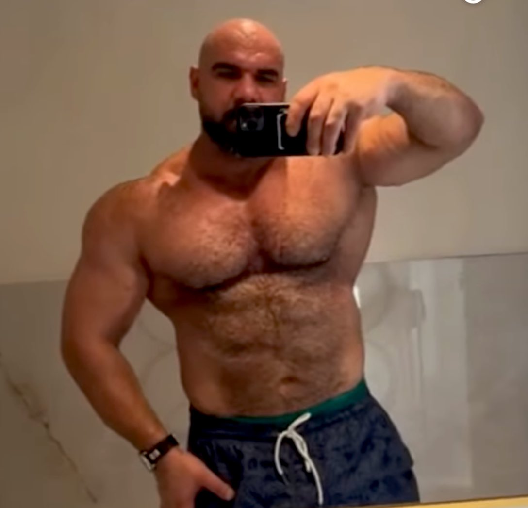 MiddleGiants's tweet photo. Hot masculine syrian bodybuilder displaying his massive hairy pecs & huge biceps . HOTNESS 🔥🔥🔥 #sexymen #muscle #alphamale #muscleworship #pecs #hotchest #hotabs #abs #hothunk https://t.co/TDQyFtX71J